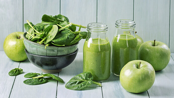 Smoothie s chia semeni, jabolkami, &scaron;pinačo