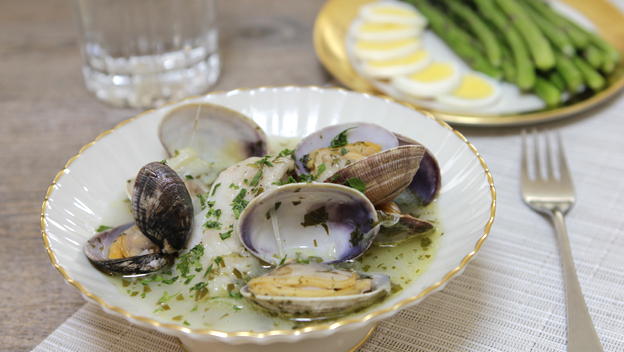 Spanish cod fillets with clams | Philips Chef Recipes